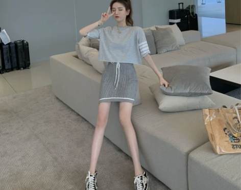 2022年新款女装两件套温柔小个子轻熟风法...