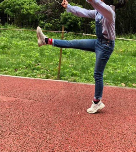 女童背带牛仔裤，主页2件包邮 感兴趣的话点...