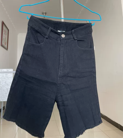 女士牛仔短裤 S码 9999成新 感兴趣的...