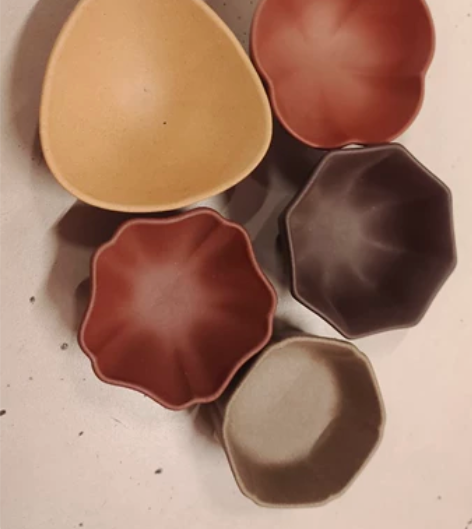 茶馆装修清货 全新紫砂杯一套五个 感兴趣的...