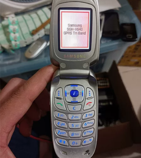 三星SGH-X640 夹电开机，支持移动4...