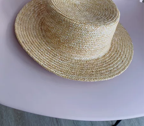 草帽，拍照用过一次闲置了，跟新的一样 感兴...