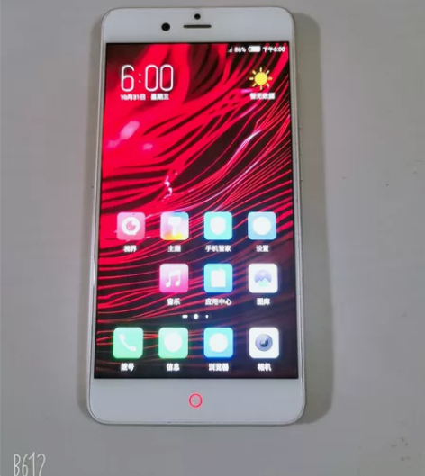 努比亚Z17mini时尚手机，手机是原装机...