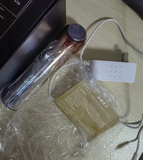 雅萌美容仪5代，送凝胶一个，用了三月，非常...