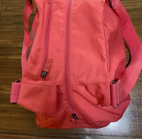 女士休闲手提包包 使用过 底部有磨损 见图...