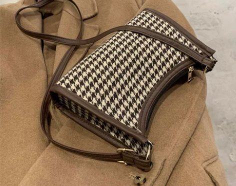 斜挎包棕色全新 感兴趣的话点“我想要”和我...