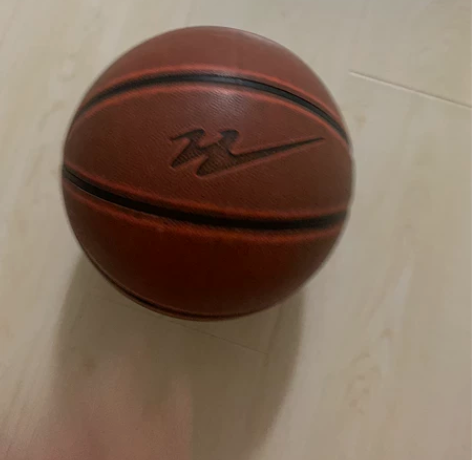 星篮球一个，50元包邮，正常使用中，话不多...