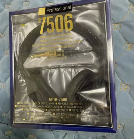 朋友送的，全新未拆封。索尼监听耳机MDR ...