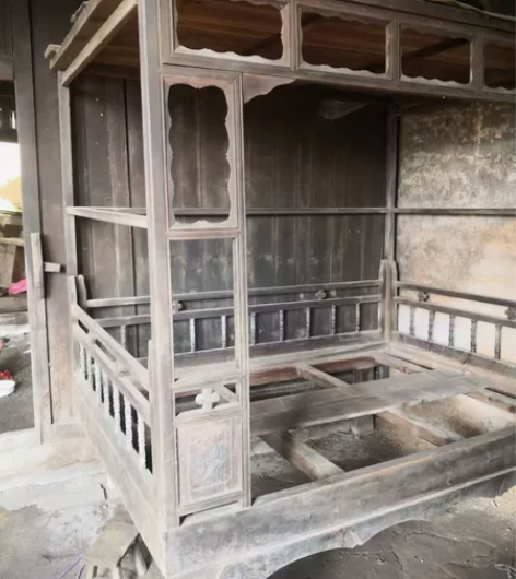 清代大户人家的床2600元 感兴趣的话点...