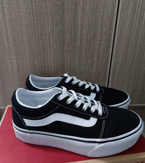 由于搬家,便宜出闲置鞋子,Vans经典黑帮...