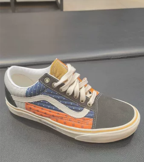 VANS专柜正品，全新男款板鞋，请带图问号...