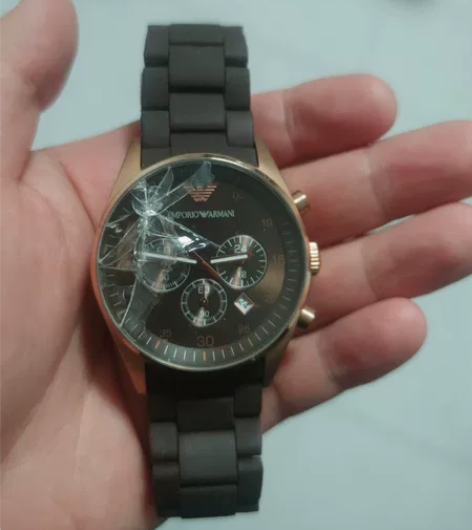 阿玛尼手表，低价出售。 感兴趣的话点“我想...