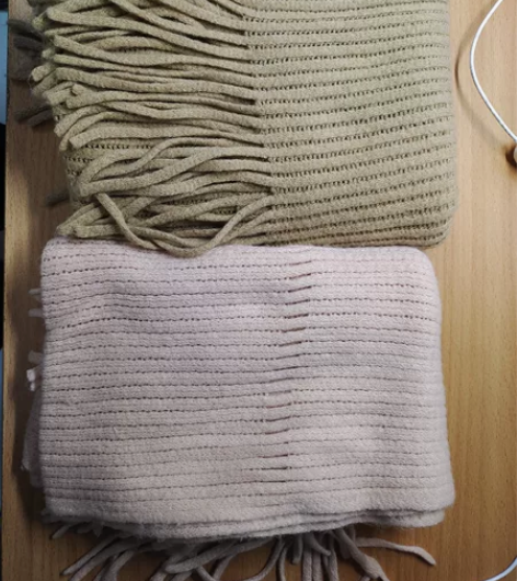 20出两个闲置围巾 包邮