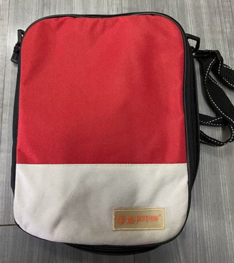 乒乓球套装,包括两个全新乒乓球拍和2个球和...