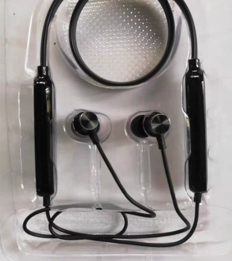 清运动耳机！有四种颜色 黑色！红色！灰色！...