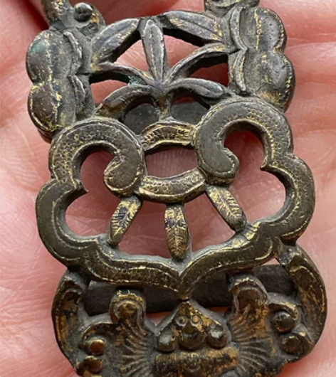 一个铜鎏金腰带扣，工艺精美，寓意（福寿康宁...