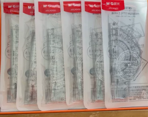 晨光0450套尺共六套。得力72004套尺...