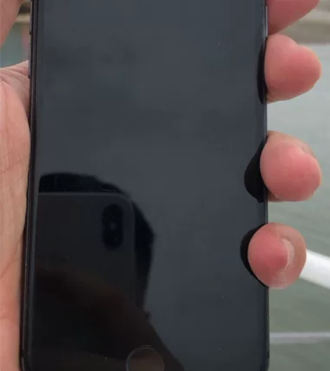 苹果8，全网通插卡可打电话。 成色好。不是...