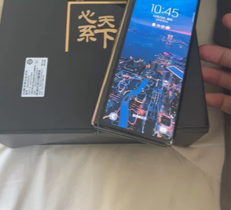 三星w22 95新 在保 保修到2023年...