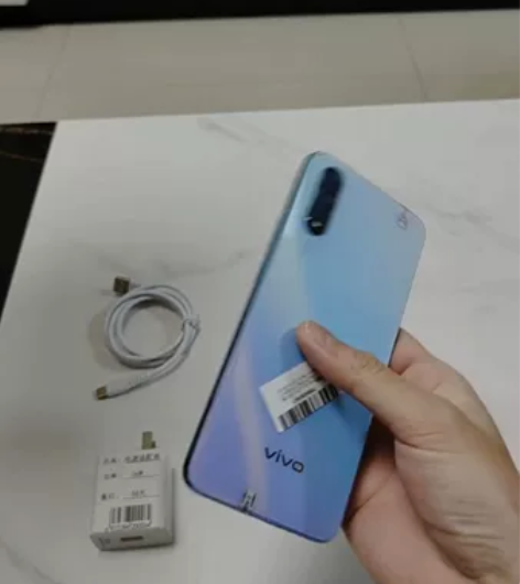 vivo z5 6+128 功能完好无拆修...