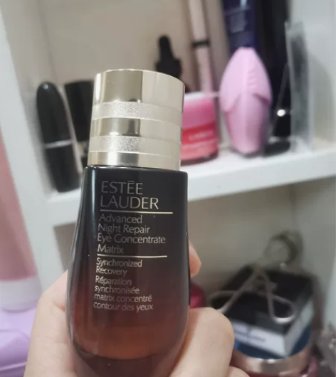 雅诗兰黛眼霜出 感兴趣的话点“我想要”和我...