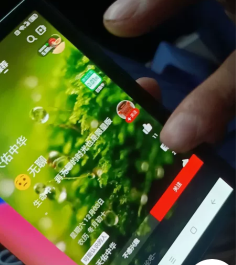 柔宇折叠手机一代，手机性能完好，运行速度快...