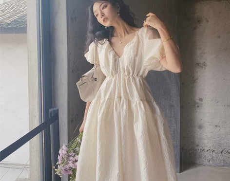 梅三观 你的小绵羊 立体提花V领泡泡袖连衣...