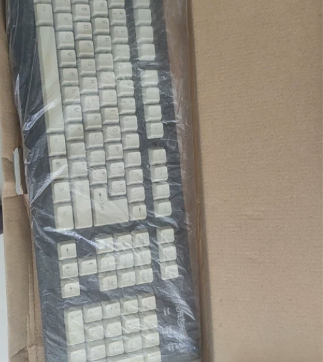 八成新键盘，PS2接口，家里电脑配件店处理...