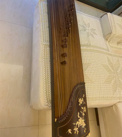闲置五彩呈祥古筝一架，搬家断了几根琴弦，还...