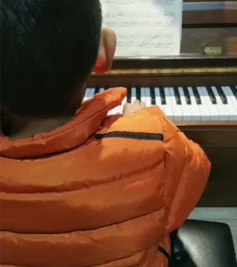 钢琴一台,闲置多年。 感兴趣的话点“我想要...