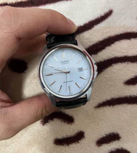 这个是我大学带的表，卡西欧的，没电了。 感...