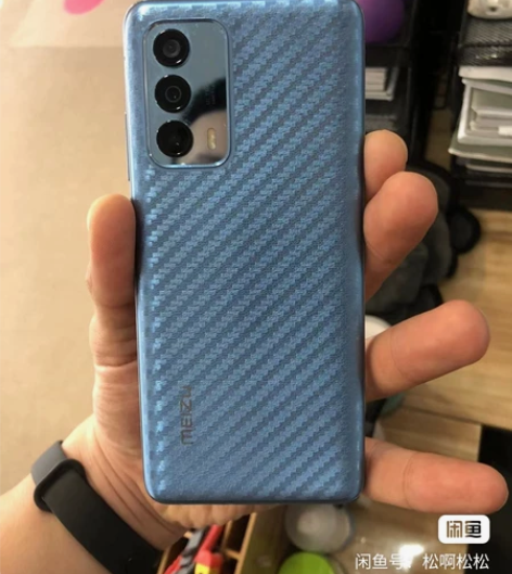 98新机，去年9月15号网上买的。一直贴膜...