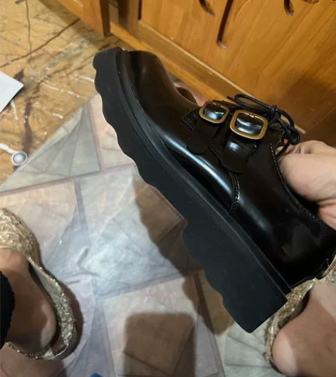 春秋单鞋。仅穿一次。厚底 感兴趣的话点“我...