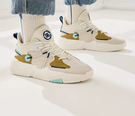 安踏G6 全新一次未穿过 40码 感兴趣的...