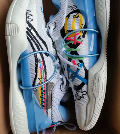 全新李宁篮球鞋闪击8圣诞节41码一双 感兴...