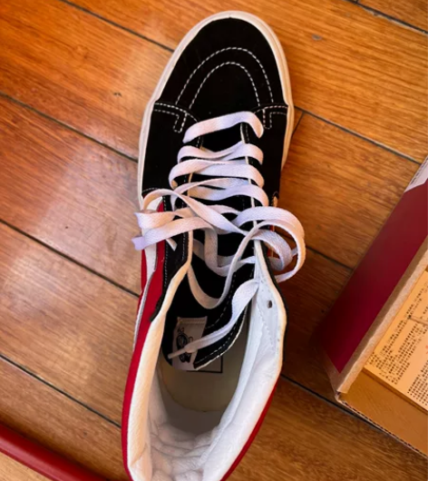 vans新年款，两双都只上脚过1次，很新，...