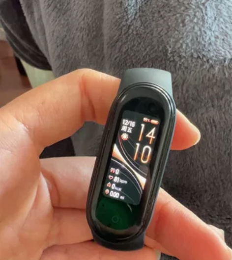 小米手环5 全新 低价出不包邮用来跑步测心...