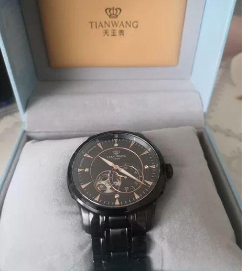 天王手表，5月份买的，几乎全新，带个牛皮表...