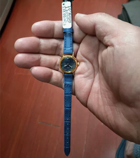 上海秒表厂生产的金钱牌镀金石英女表。日本西...