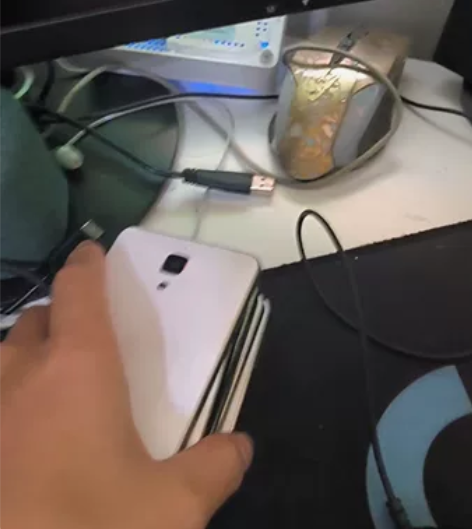 小米4 有六台 功能正常屏幕有的有瑕疵三台...