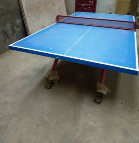 乒乓球台，钢架子的，结实耐用，新的两千多，...
