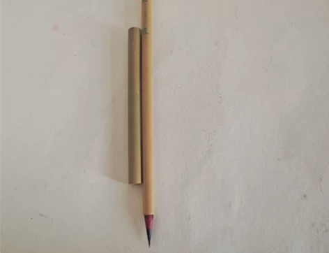 几十年的老毛笔了，红豆，0.4*2CM 小...