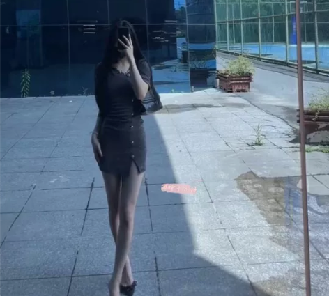 闲置衣物实拍，质感特别的好，包臀裙yyds...