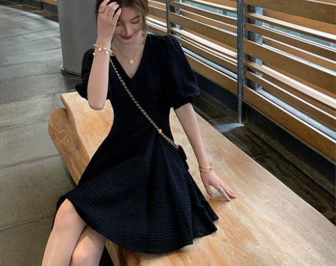 2021新款小黑裙chic法式小个子甜美初...