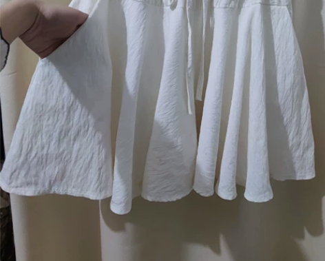 白色短裙伞裙女，仅穿一次 实体店购入，质量...