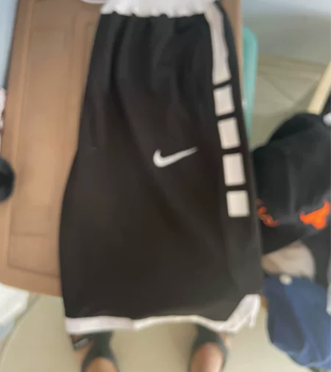 nike篮球短裤 适合180-190身高的...