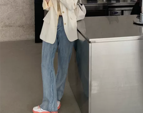 竖条纹浅色显高牛仔裤直筒毛边高腰 买的L码...
