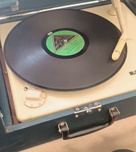 黑胶木乐曲老唱片，品相好，正常播放，一经售...