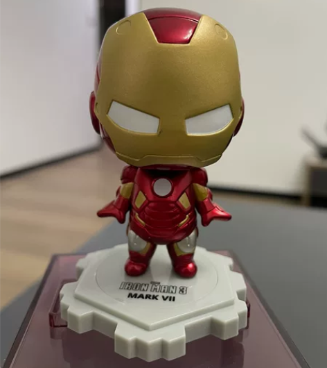 出售官方正品泡泡玛特店，钢铁侠手办，有底座...