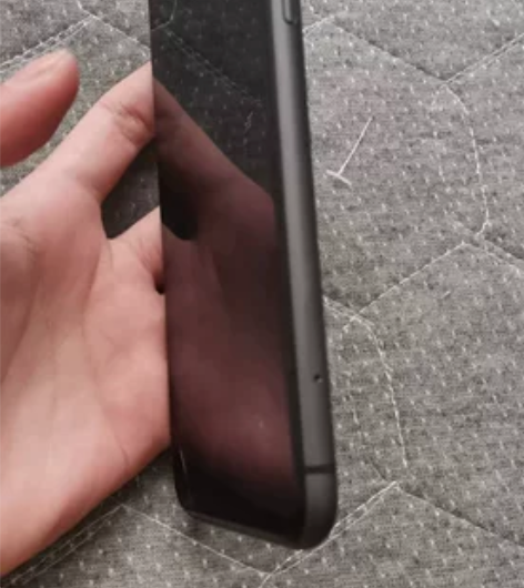 出台自己用的，苹果11，256g，没有换过...